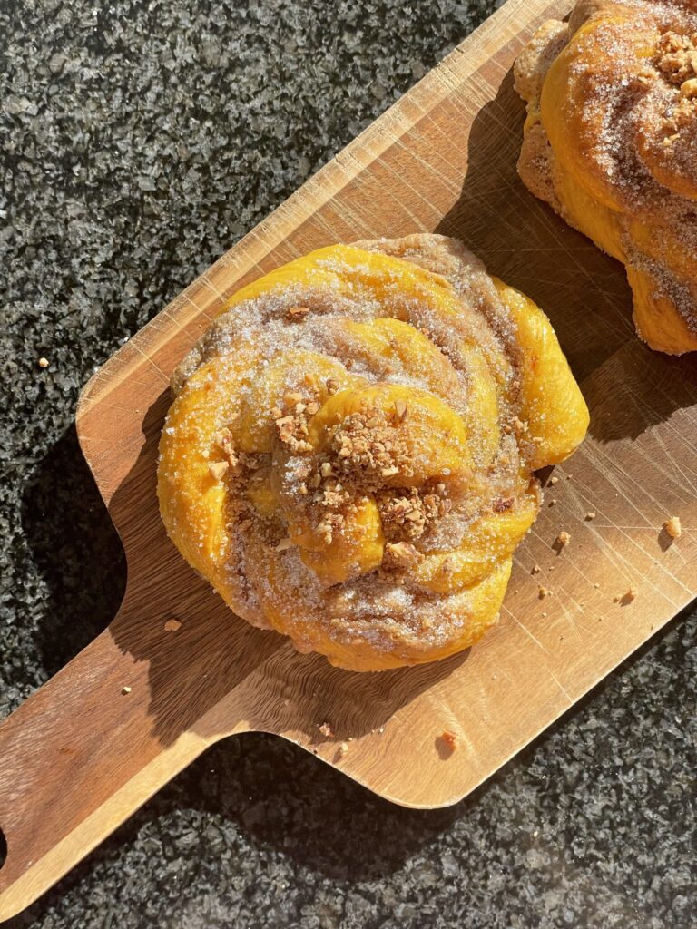 Vegan vanilla almond saffron buns