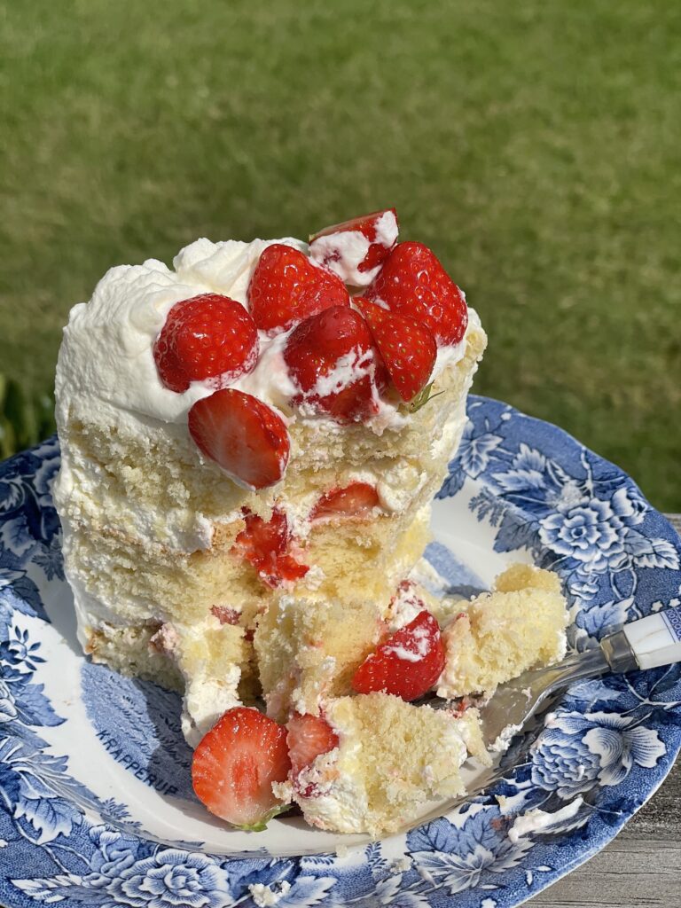 Strawberry cream cake