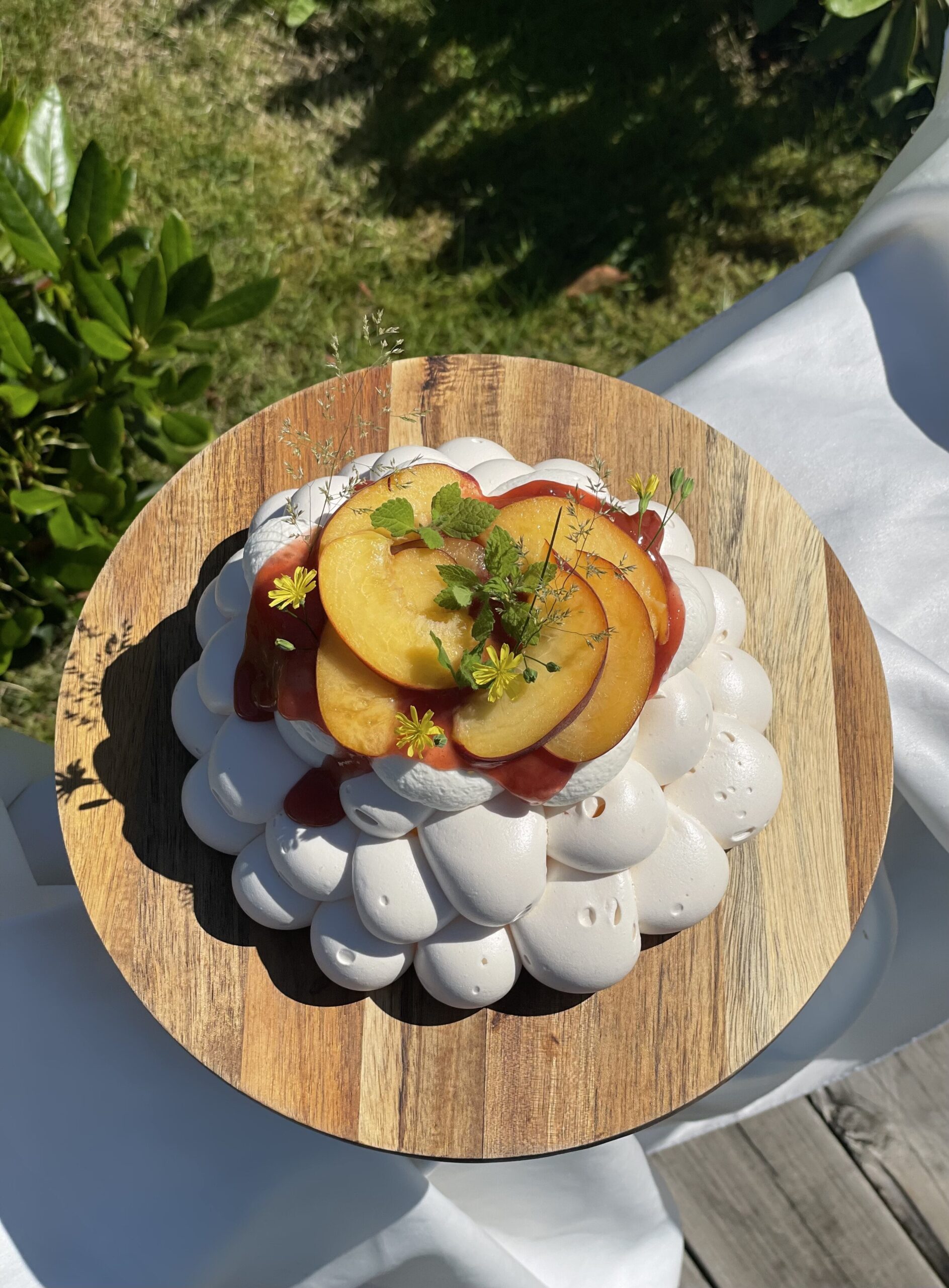 Peach pavlova