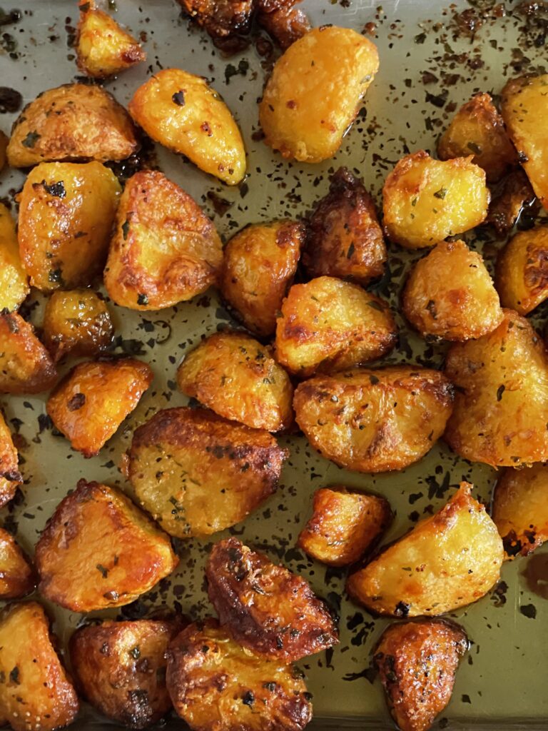 Roast potatoes with garlic and parsley